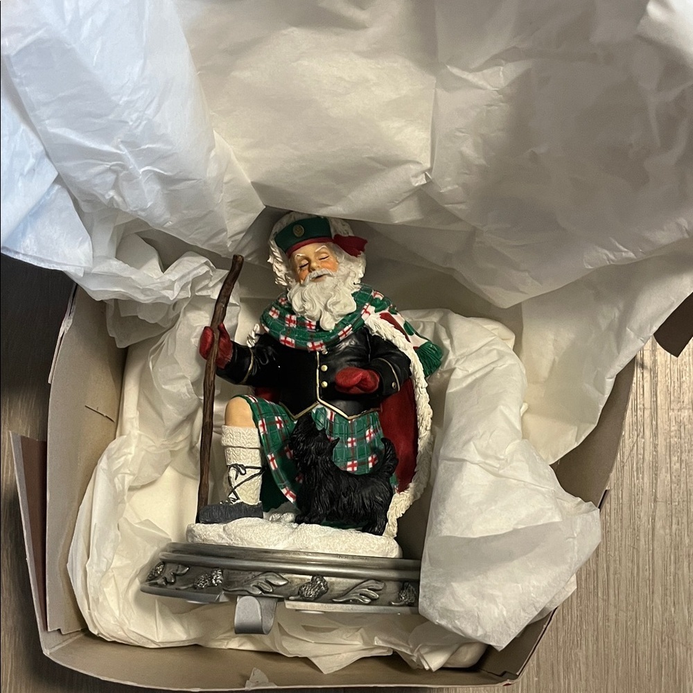 Festive Santa Claus Holiday Figurine‎